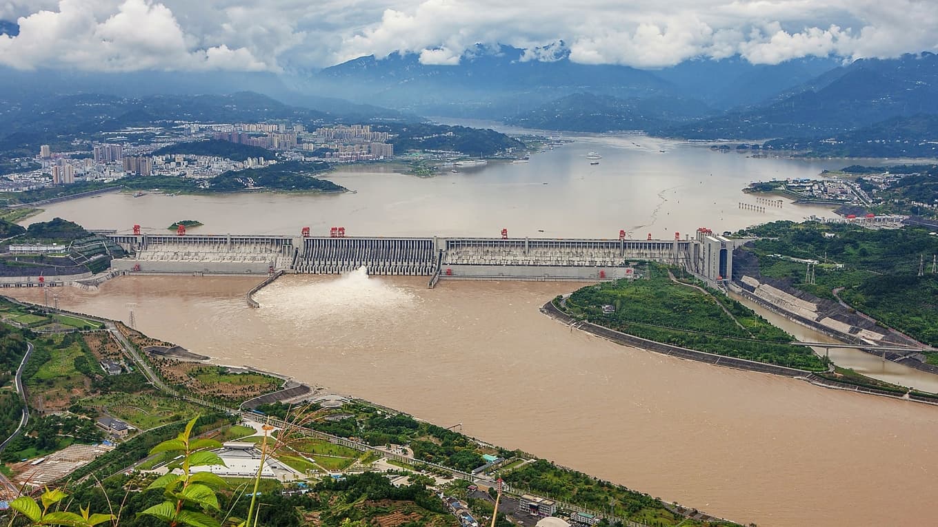 Dammen Tre Raviner vid Yangtzefloden i centrala Kina, 2020. Dammens stabilitet ifrågasätts. Foto: STR/AFP via Getty Images