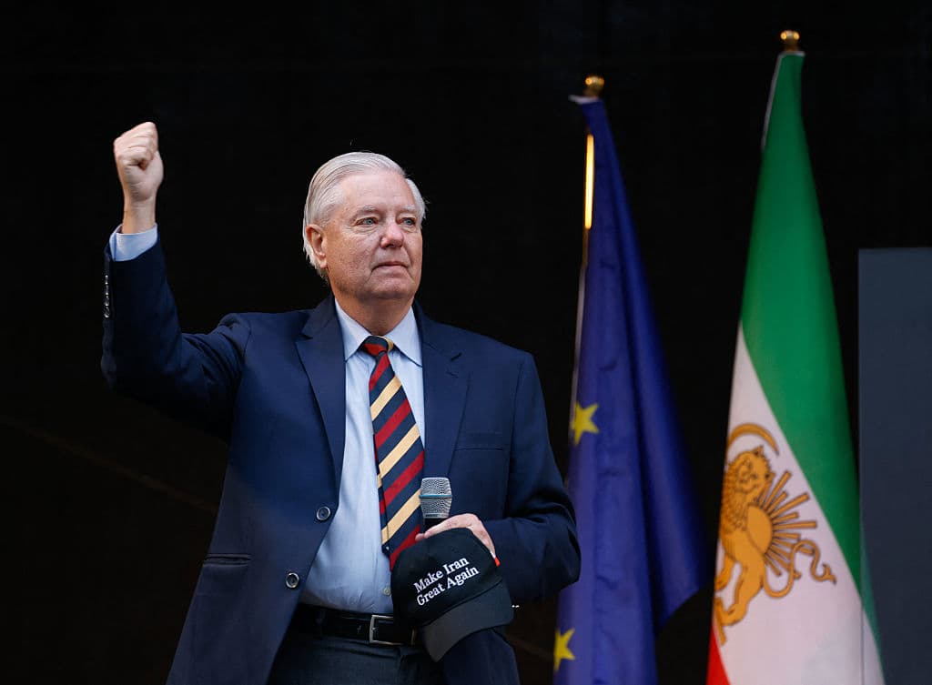 Republikanske senatorn Lindsey Graham under en demonstration mot regimen i Iran i München. Foto: Michaela Stache / AFP via Getty Images