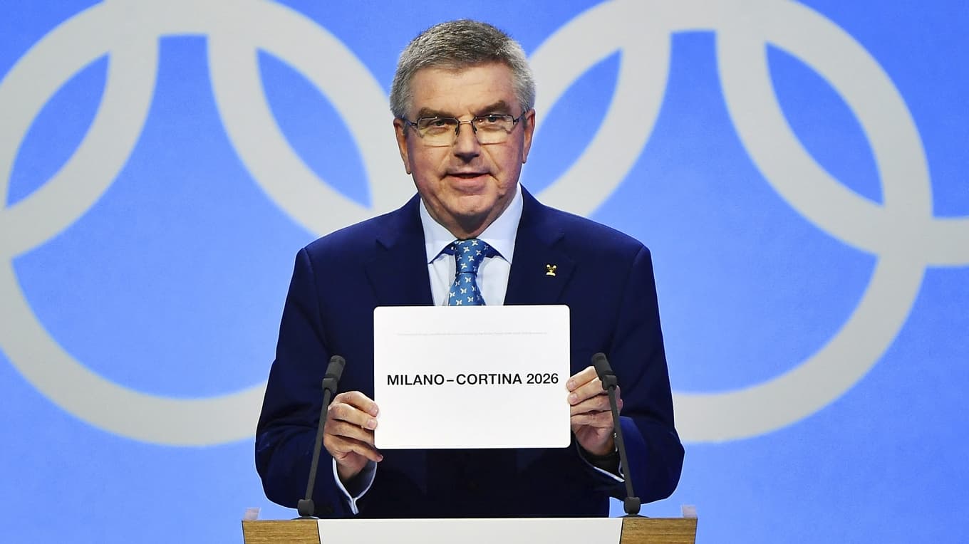 Thomas Bach, IOK:s ordförande 2013–2025, avslöjade i Lausanne, Schweiz, 2019 att vinter-OS 2026 tilldelats Milano/Cortina. Foto: Fabrice Coffini/Getty Images