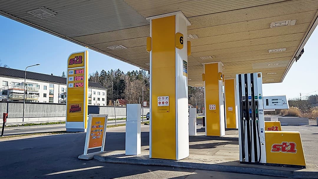 Ett tydligt exempel på hur landsbygdspolitik reduceras till en etikett är just bränslepriset, skriver Inez Abrahamzon. Foto: Sofia Drevemo