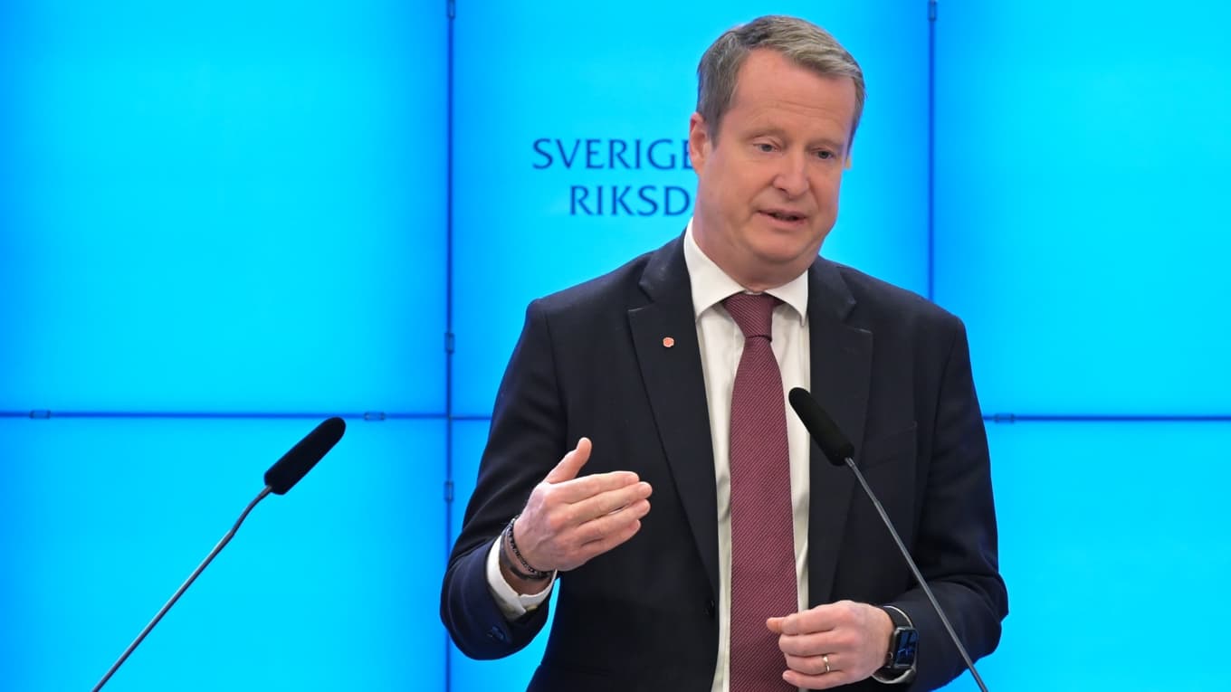 Anders Ygeman kritiserade regeringen vid en pressträff och anklagade skolkoncerner för att ta ut stora vinster på skattebetalarnas bekostnad. Foto: Roger Sahlström.