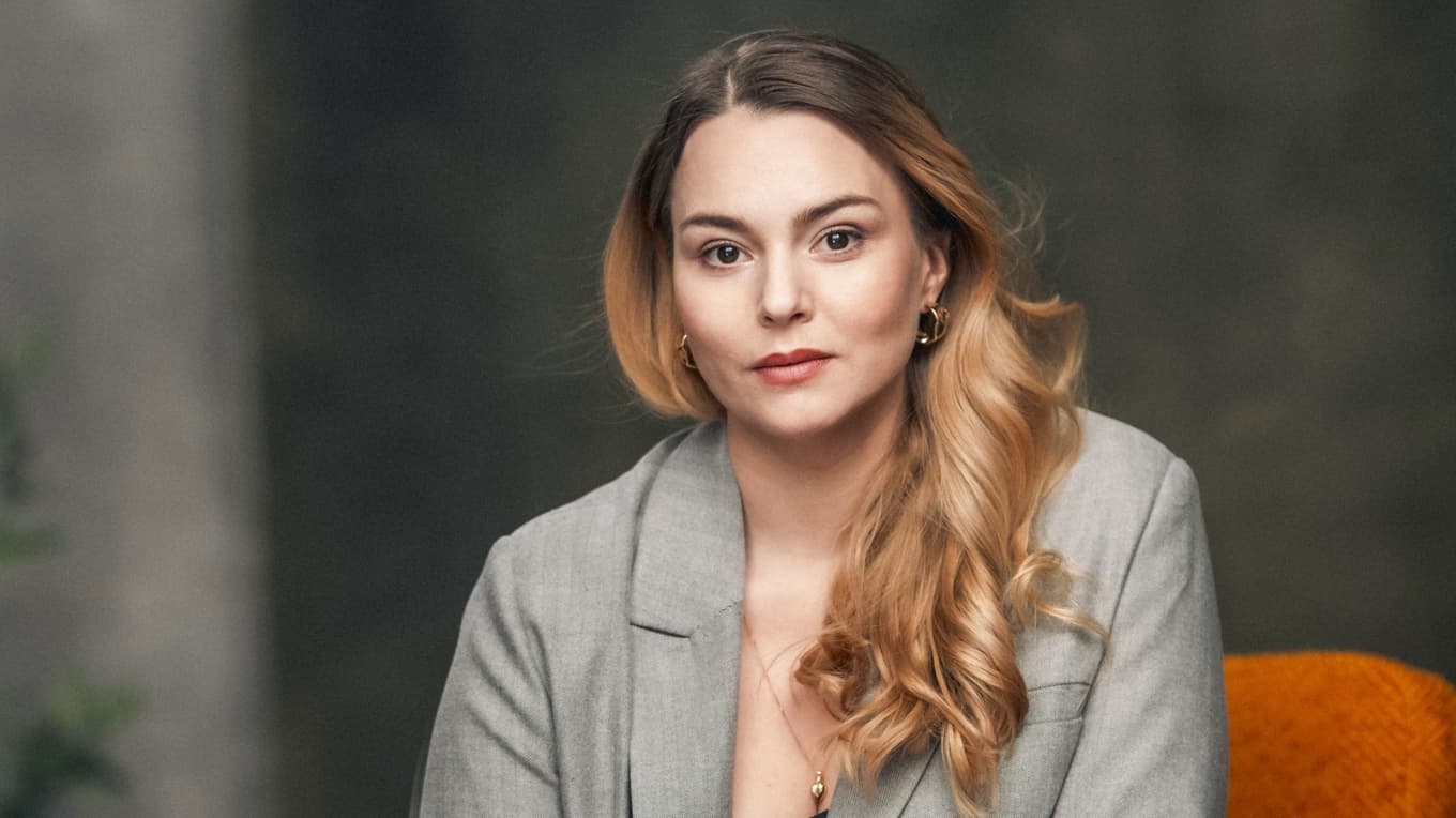 Matilda Sterby gör huvudrollen som Luisa i Verdis klassiska opera ”Luisa Miller”. Sterby fick sitt genombrott 2022 som Mařenka i Smetanas ”Brudköpet” på Göteborgsoperan. Foto: Harald Nilsson