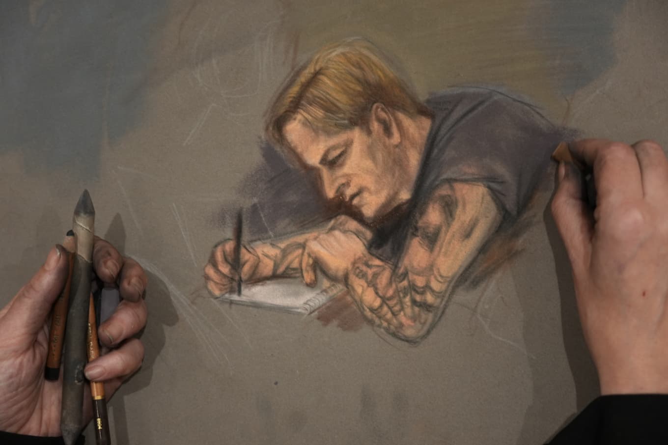 Det är förbjudet att fotografera Marius Borg Høiby under rättegången. Här en teckning från onsdagens förhandlingar i Oslo tingsrätt. Foto: Ane Hem/NTB/TT