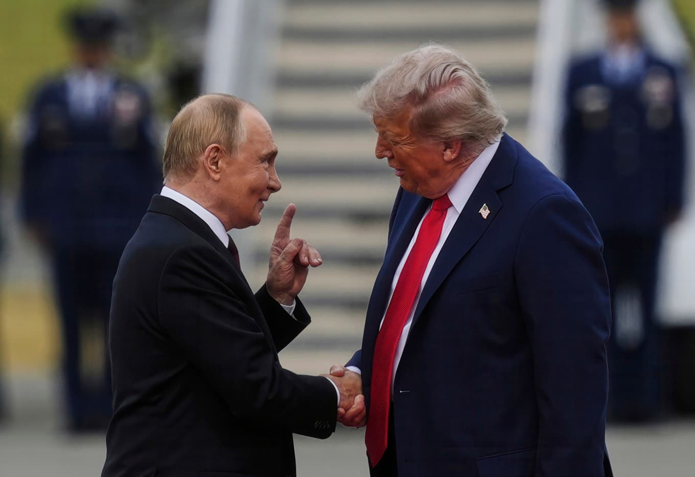 Arkivbild från när Vladimir Putin och Donald Trump träffades i Anchorage, Alaska, i augusti i fjol. Foto: Julia Demaree Nikhinson/AP/TT