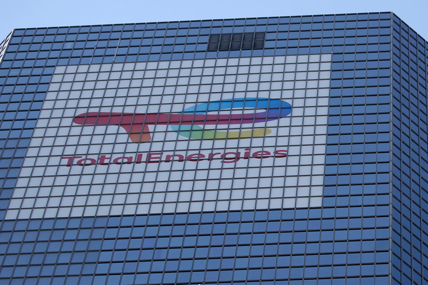 Total Energies drar ner på produktionen till följd av USA:s och Israels krig mot Iran. Arkivbild. Foto: Rafael Yaghobzadeh/AP/TT