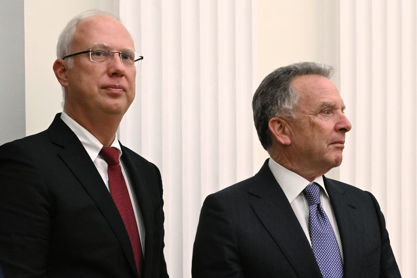 Rysslands sändebud Kirill Dmitrijev och USA:s särskilda sändebud Steve Witkoff. Arkivbild. Foto: Kristina Kormilitsyna/AP/TT