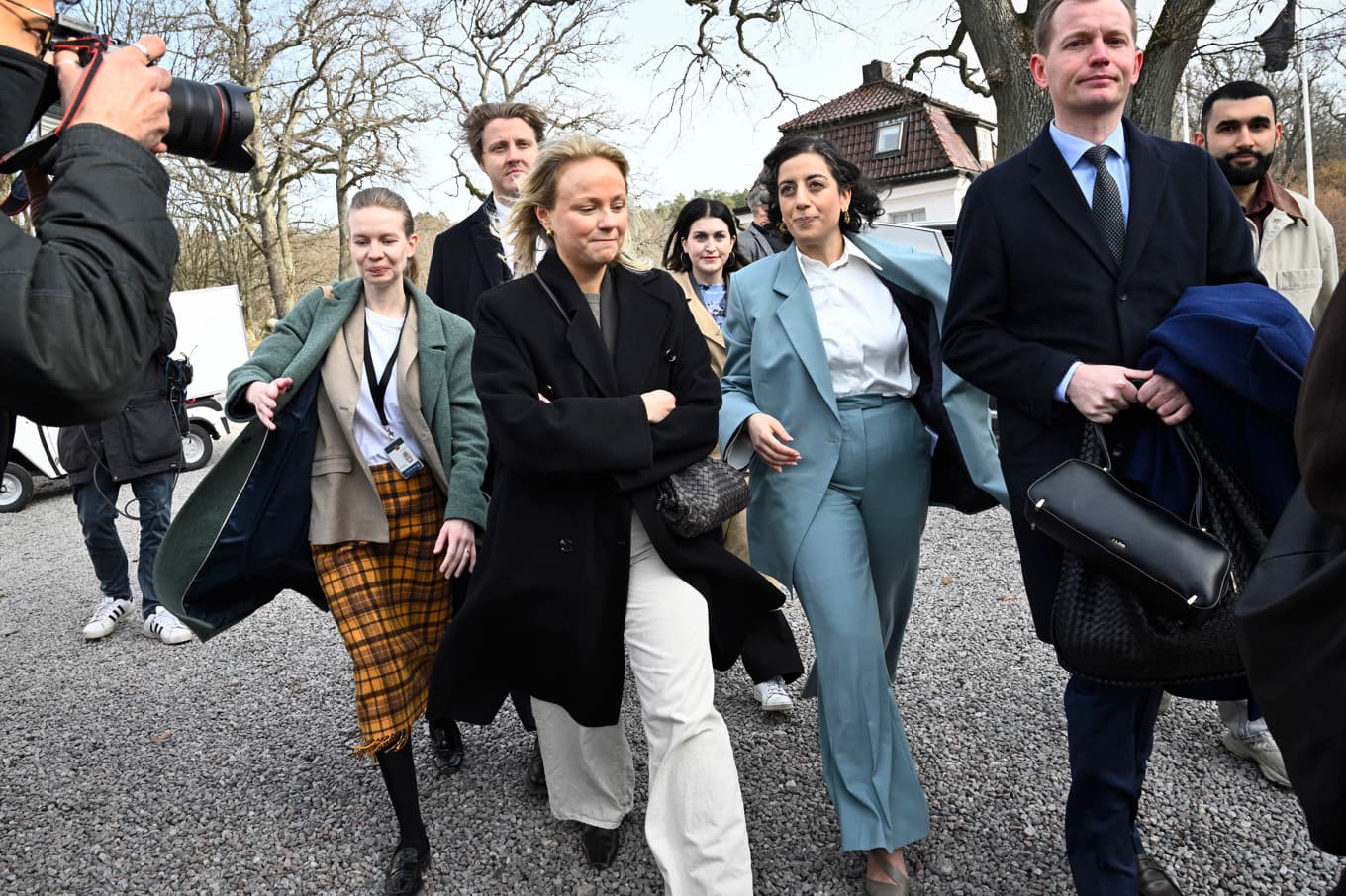 Partiledaren Simona Mohamsson på väg in till Liberalernas partistyrelsemöte under fredagen om SD och regeringsfrågan. Foto: Fredrik Sandberg/TT