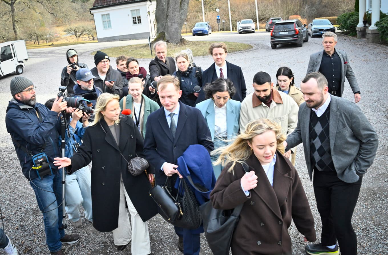 Partiledare Simona Mohamsson (L) på väg in till Liberalernas partistyrelsemöte på fredagsförmiddagen. Foto: Fredrik Sandberg/TT