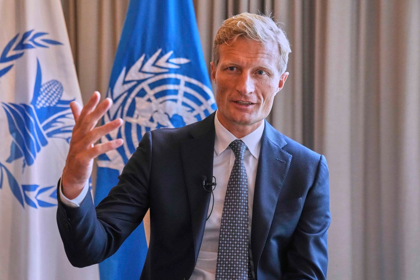 Biträdande chefen för FN:s livsmedelsprogram WFP, den svenske toppdiplomaten Carl Skau, varnar på en presskonferens i Genève i Schweiz för att ytterligare 45 miljoner människor kan drabbas av hunger. Arkivbild. Foto: Sakchai Lalit/AP/TT