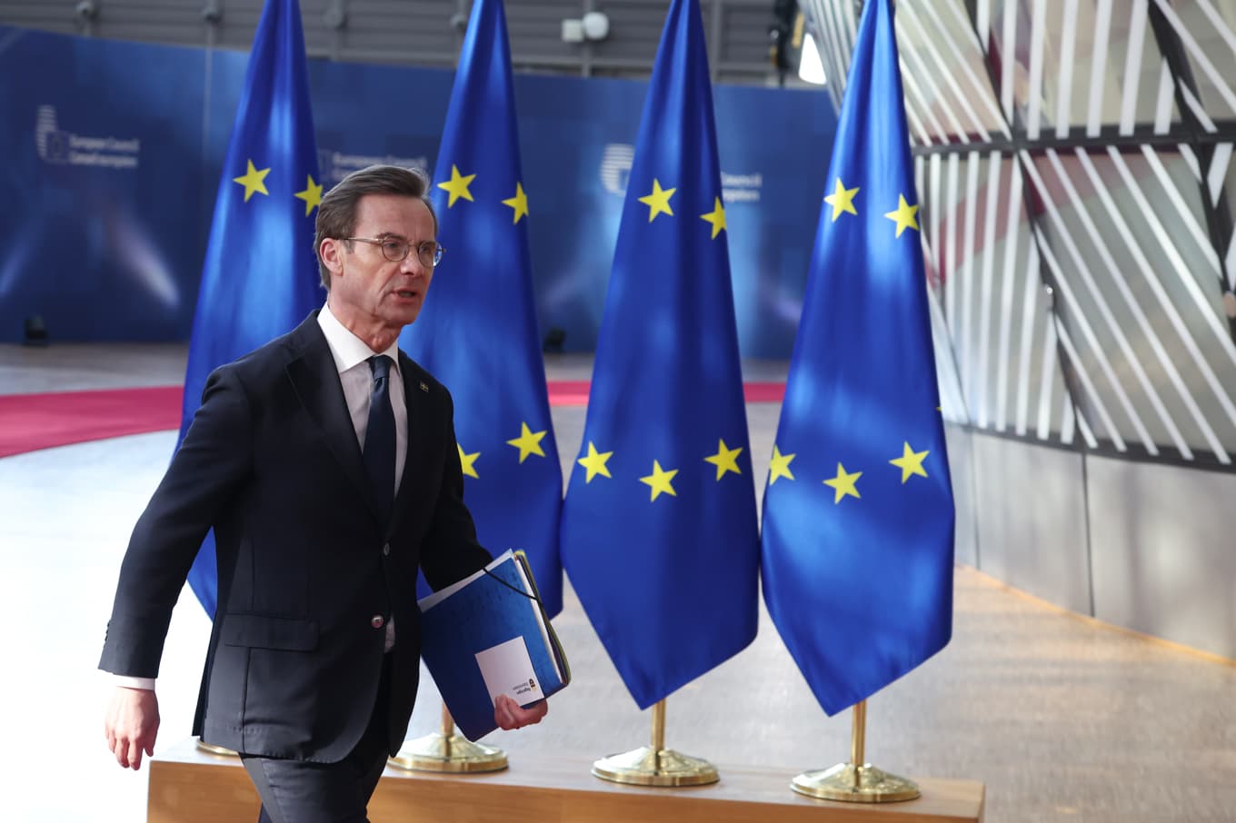 Statsminister Ulf Kristersson på väg in till torsdagens EU-toppmöte i Bryssel. Foto: Omar Havana /AP/TT