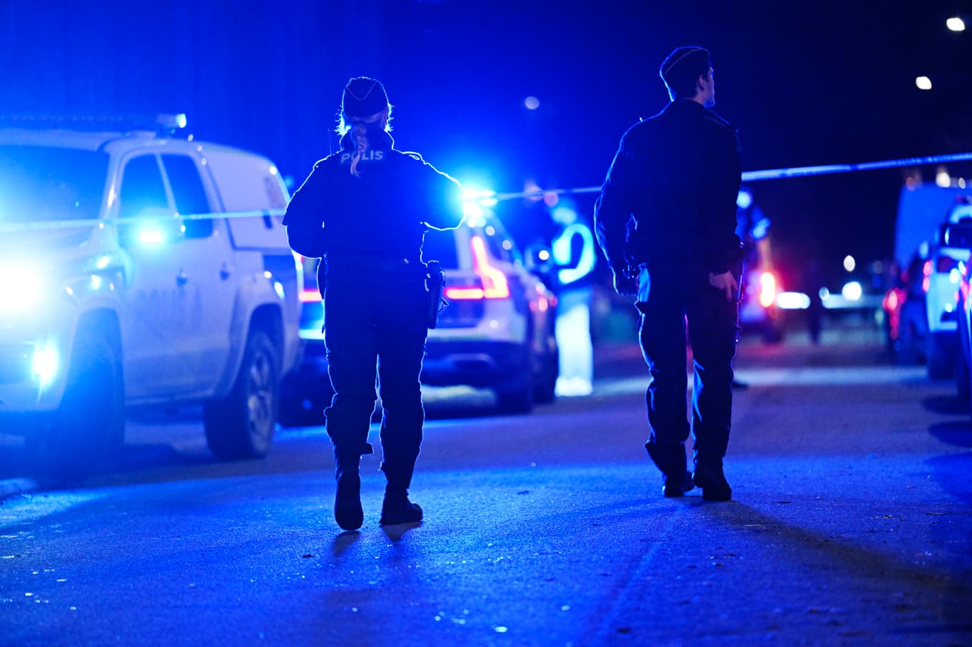 Polisen på plats i Riksby i Bromma, västra Stockholm, efter en dödsskjutning i november 2025. Foto: Fredrik Sandberg/TT