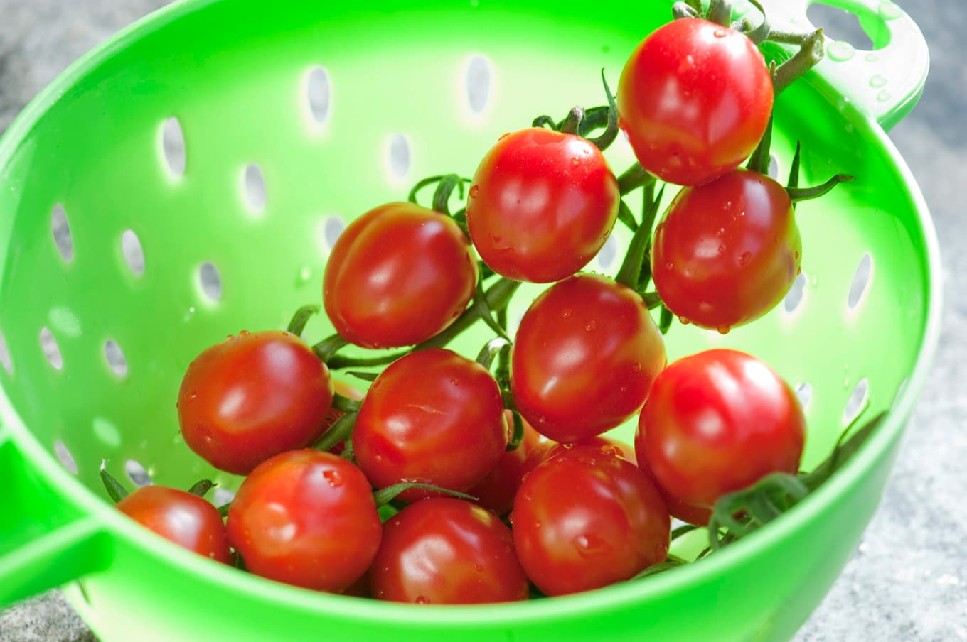 I nyligen publicerade granskningar har rester av PFAS-bekämpningsmedel hittats bland annat i flera märken av icke-ekologiska småtomater. Arkivbild. Foto: Leif R Jansson/TT