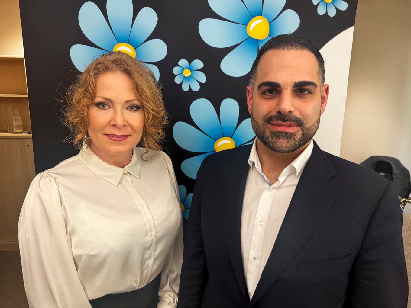 Riksdagsledamöterna Marléne Lund Kopparklint och Arin Karapet, som båda företrätt Moderaterna, byter parti till Sverigedemokraterna. Foto: Peter Wallberg/TT