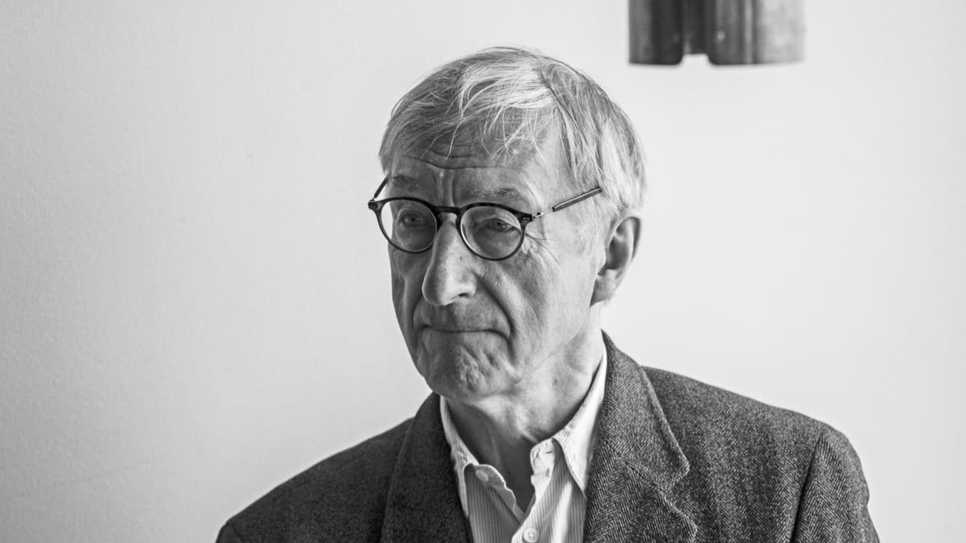 Julian Barnes föddes 1946 i Leicester. Han har förärats många utmärkelser, bland annat Bookerpriset 2011 för romanen ”Känslan av ett slut”. Foto: WanderingTrad/Wikimedia Commons