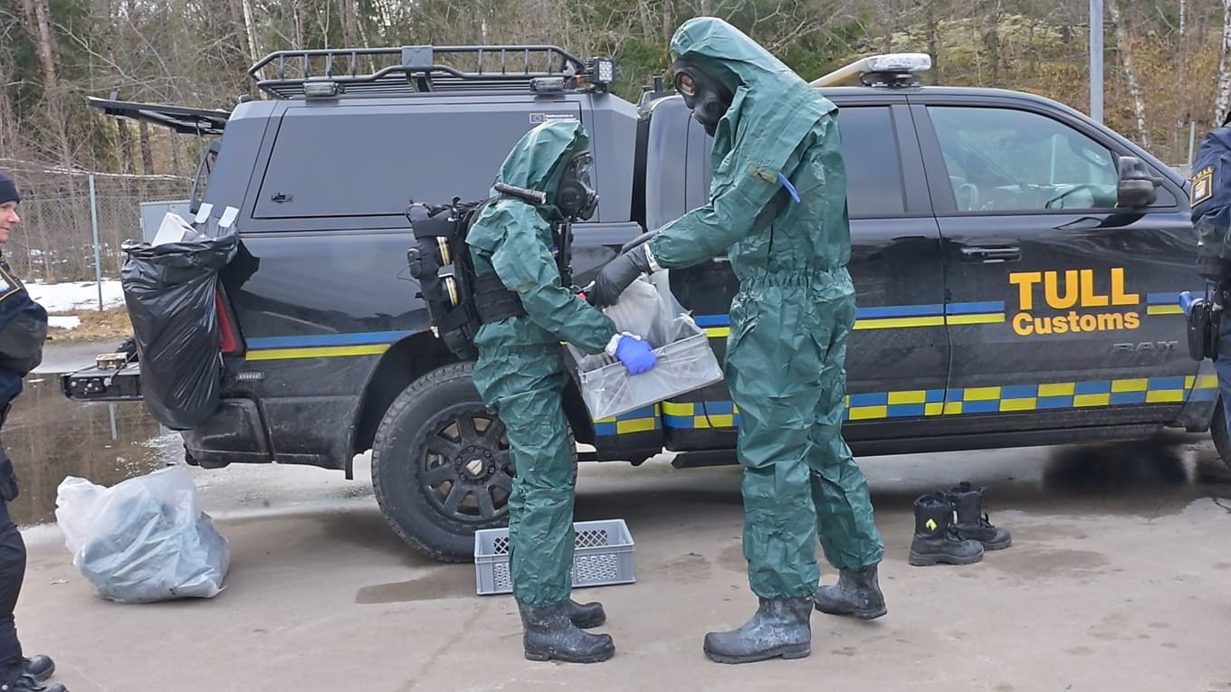 Delar av Tullverkets CBRN-team under övningen Birger Jarl 26. CBRN-team identifierar och hanterar kemiska, biologiska, radiologiska, och nukleära ämnen. Foto: Roger Sahlström