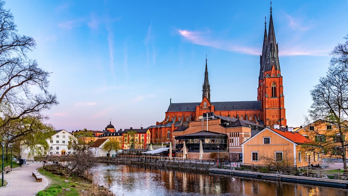 Solnedgångsvy av Uppsala domkyrka. Foto: Shutterstock