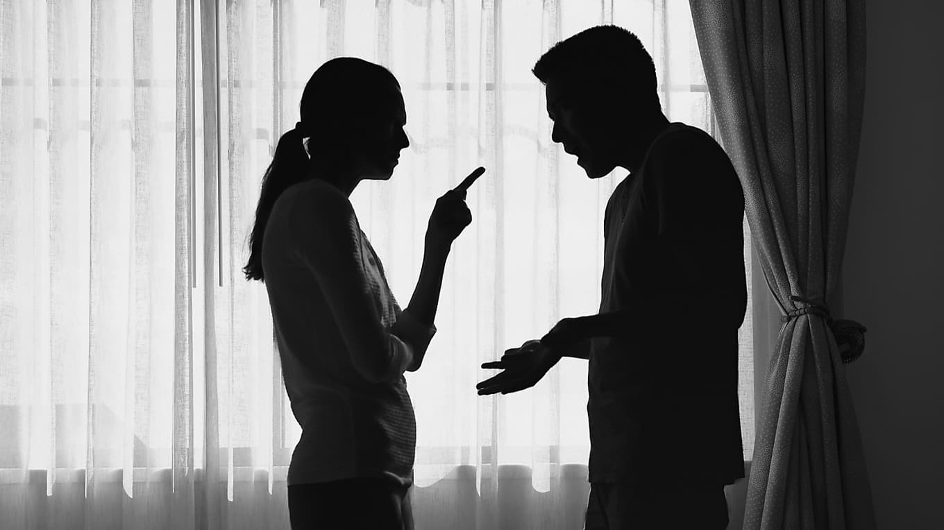 Ifall den nya propositionen om brottet ”psykiskt våld” blir lag så ska polis, åklagare och domare träda in och granska vad som skett vid ilskna samtal i hemmet. Foto: Shutterstock