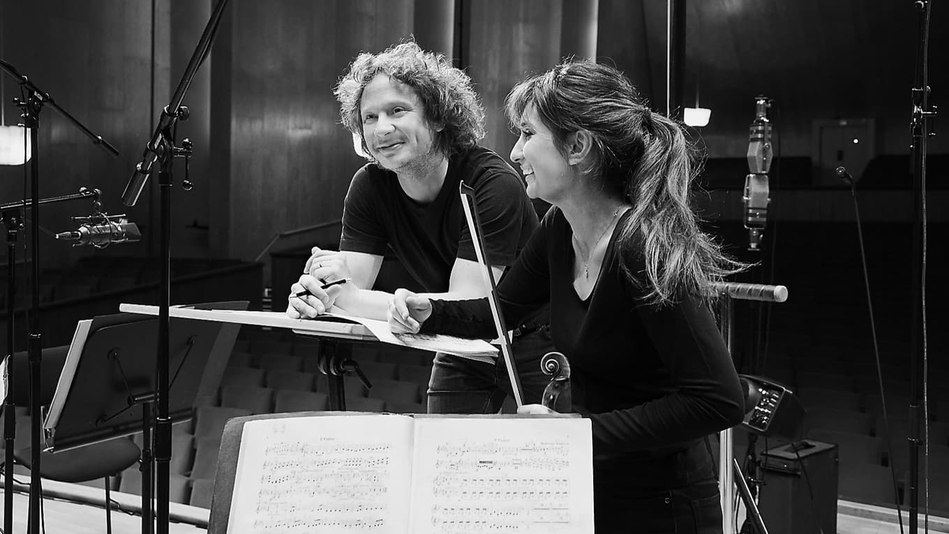 Göteborgs Symfoniker och Santtu-Matias Rouvalis nyutgivna album, med Ava Bahari som solist, ingår i en Sibeliusserie. Foto: Anna Hult