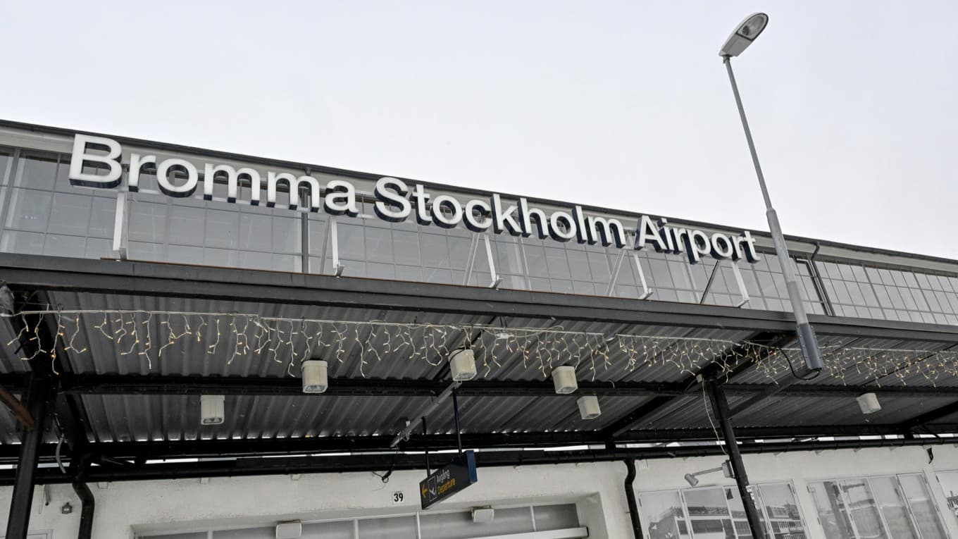 Hösten 2023 inträffade en klimataktion på Bromma flygplats. Bland annat sprutade aktivister rödfärg på terminalen. Foto: Jonas Ektrömer/TT