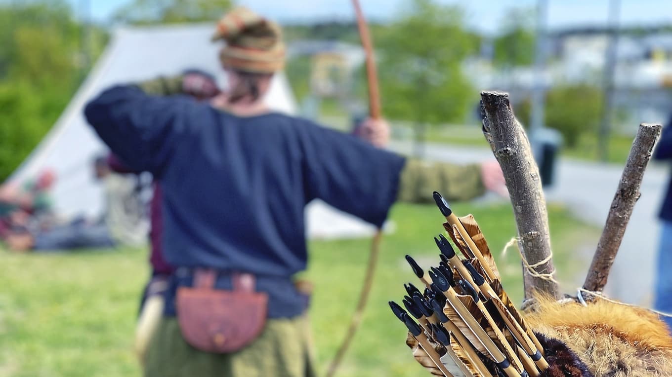 Årets upplaga av Runrikets vikingahelg hålls i Prästgårdsparken i Vallentuna. Foto: Vallentuna kommun