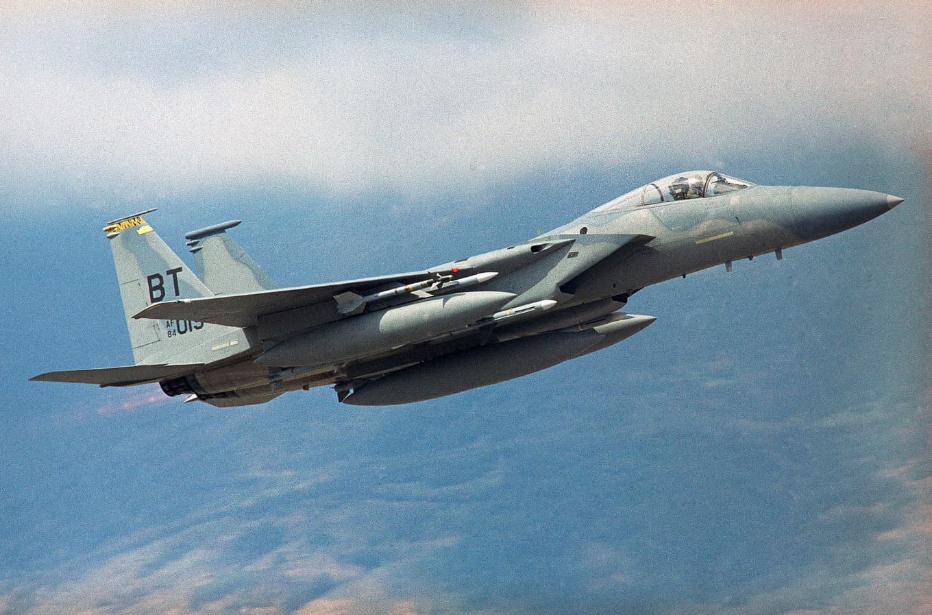 Ett amerikanskt stridsflygplan av typen F-15 lyfter från en italiensk bas 1993. Foto: Luca Bruno/AP/TT