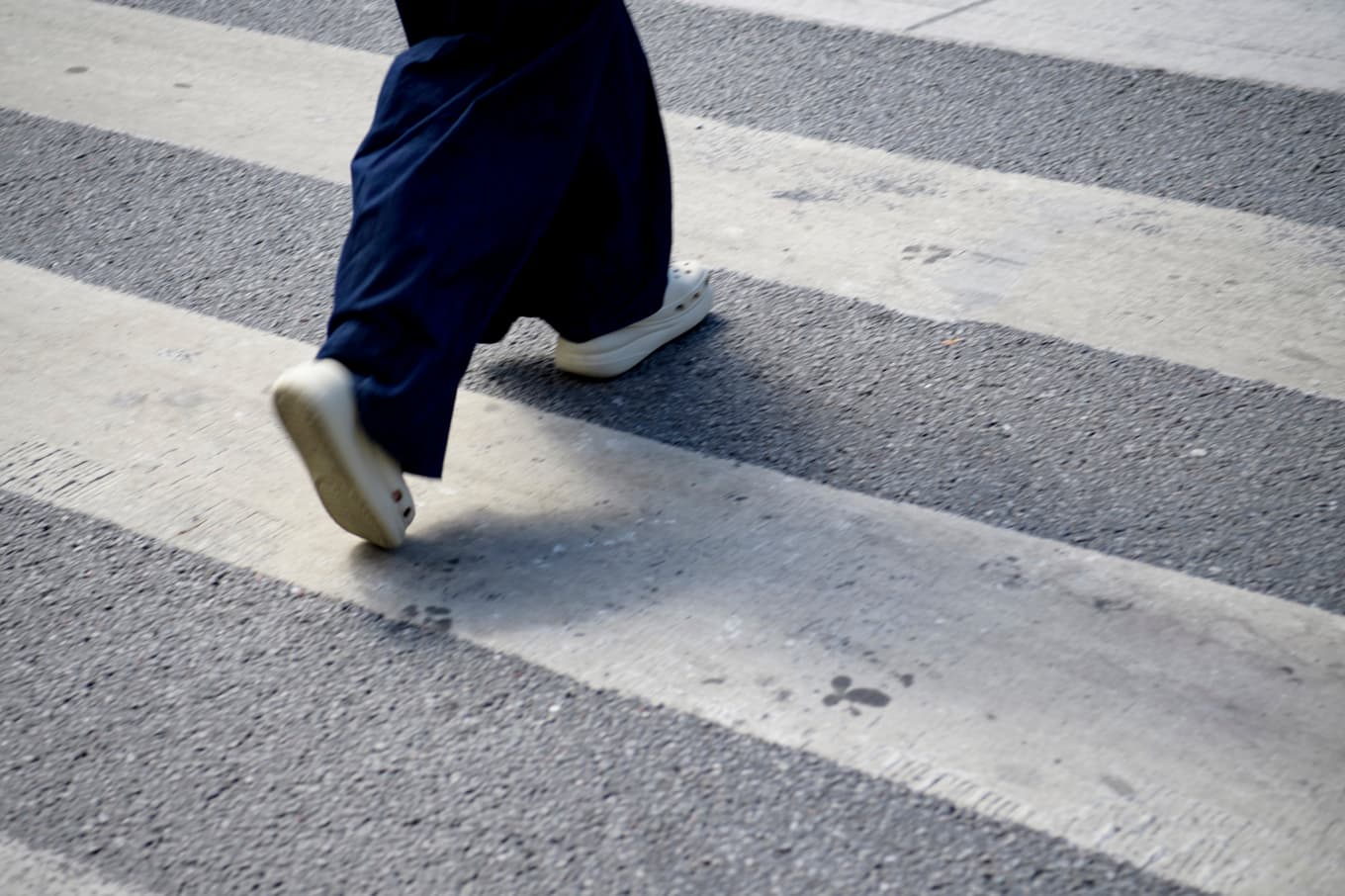 En kvinna döms till villkorlig dom för att ha kört på en man vid ett övergångsställe. Arkibild. Foto: Oscar Olsson/TT