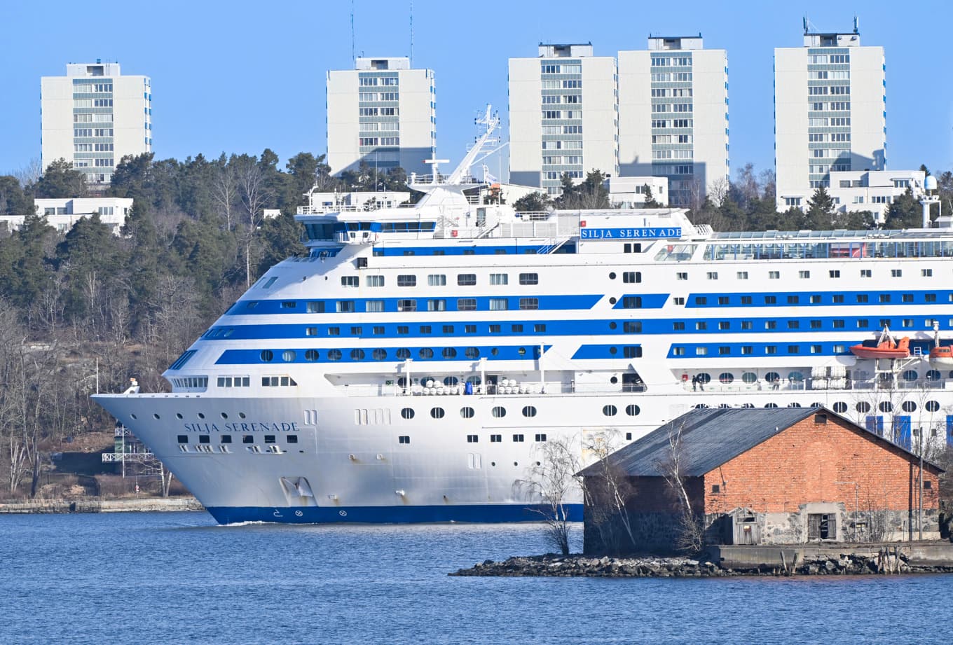 Silja Serenade på väg in i Frihamnen i Stockholm 2024. Foto: Jonas Ekströmer/TT