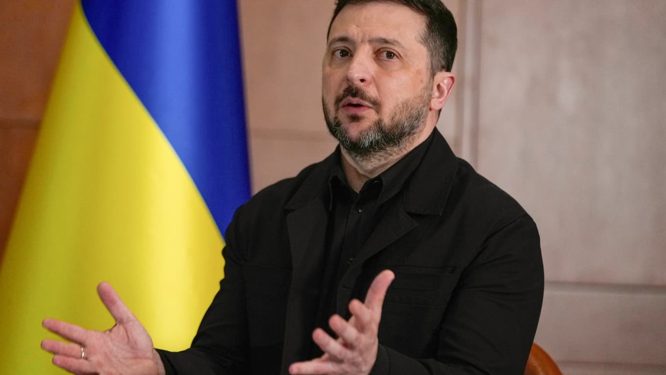 Ukrainas president Volodymyr Zelenskyj på bild tagen tidigare i april. Foto: Khalil Hamra/AP/TT
