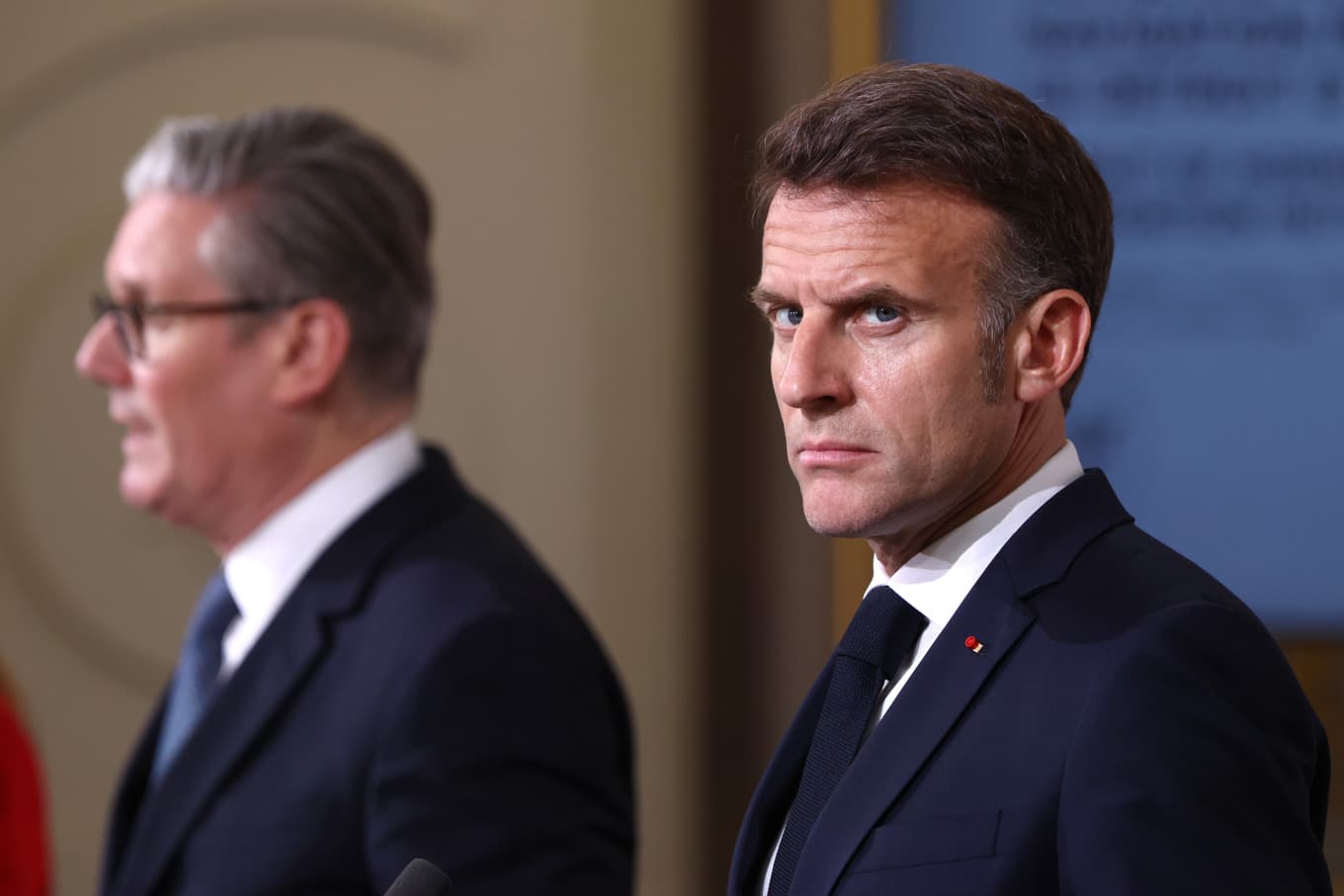 Storbritnanniens Keir Starmer och Frankrikes Emmanuel Macron möter pressen efter mötet om Hormuzsundet, som hölls i Paris. Foto: Tom Nicholson/AP/TT