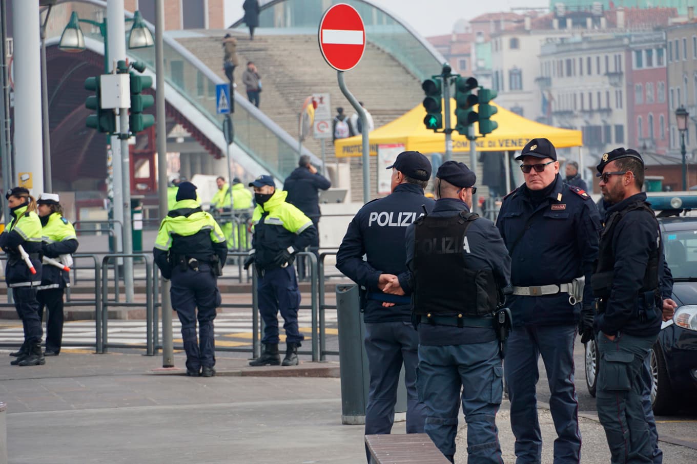Ett bankrån mitt på ljusa dagen i italienska Neapel föranledde ett stort polispådrag. Arkivbild. Foto: Anteo Marinoni/AP/TT