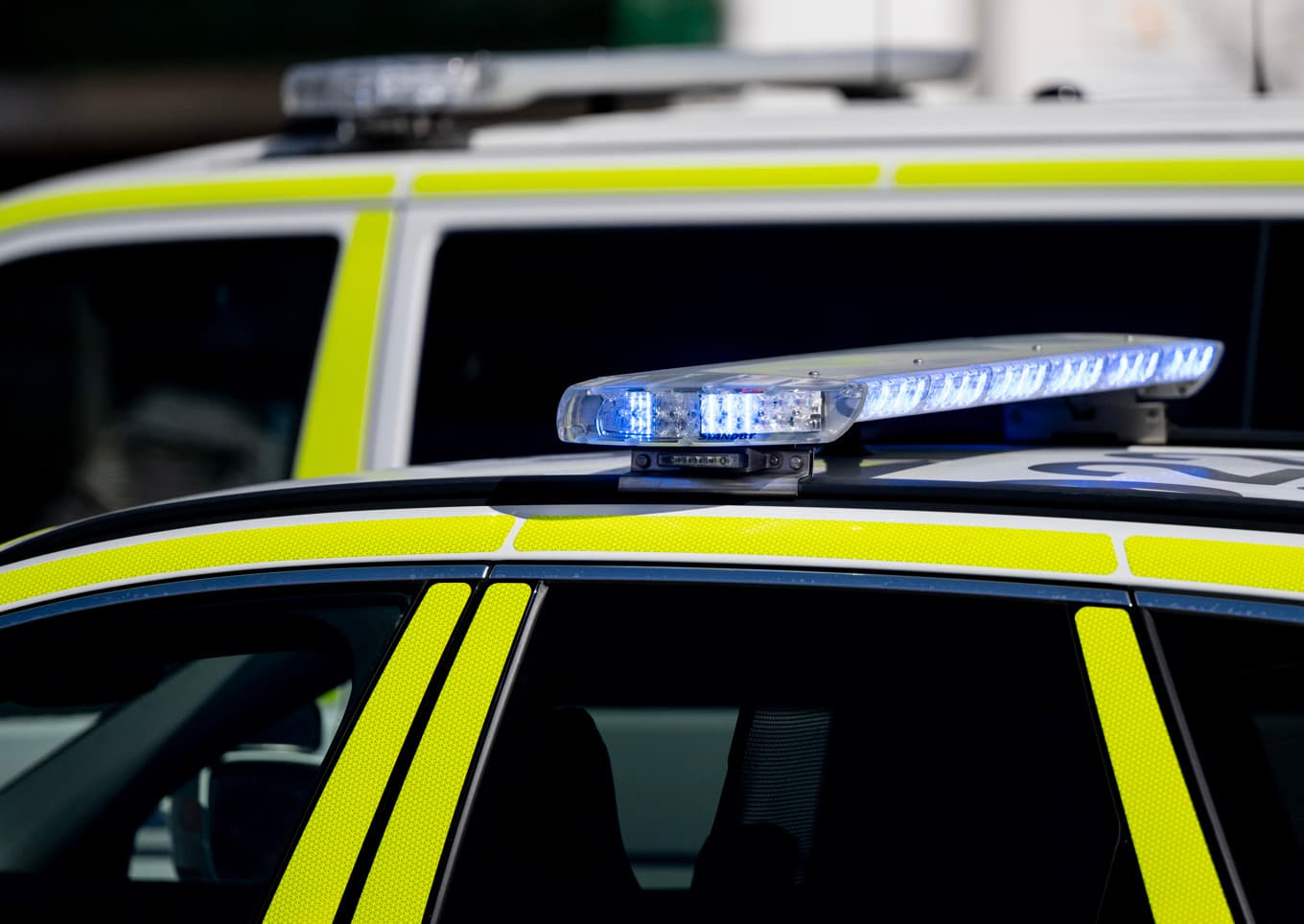 Polisen larmades sedan en kvinna blivit skadad på en skola. En man har gripits. Arkivbild. Foto: Christine Olsson/TT