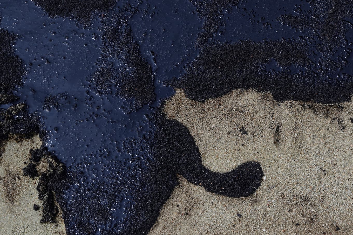 Arkivbild på oljeutsläpp. Foto: Suhaimi Abdullah/AP/TT