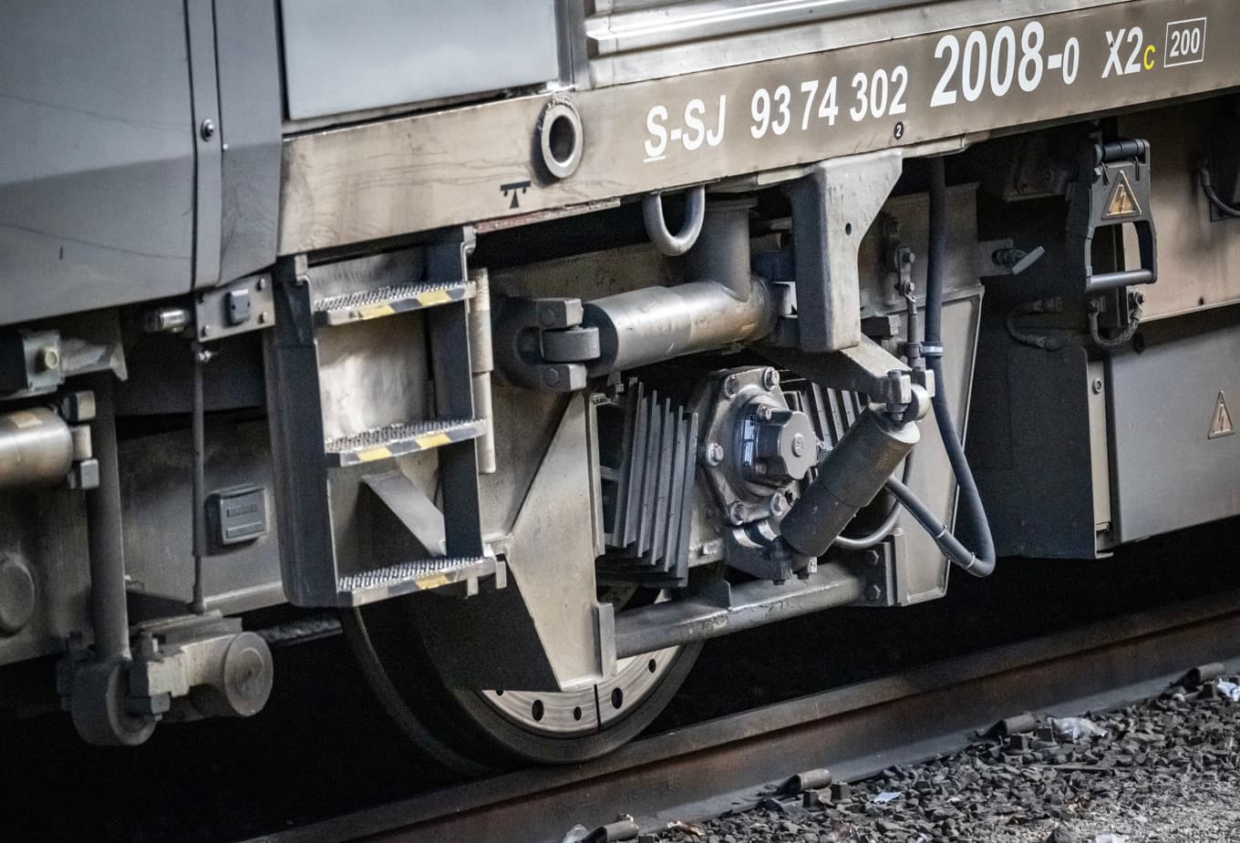 Hjul och boggie på ett X2000-tåg på Malmö C på måndagen. Foto: Johan Nilsson/TT
