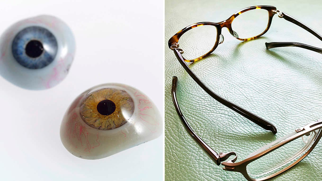 Två glasögon till vänster, två par glasögon till höger.
Foto: Wellcome Collection, melvil/Wikimedia Commons