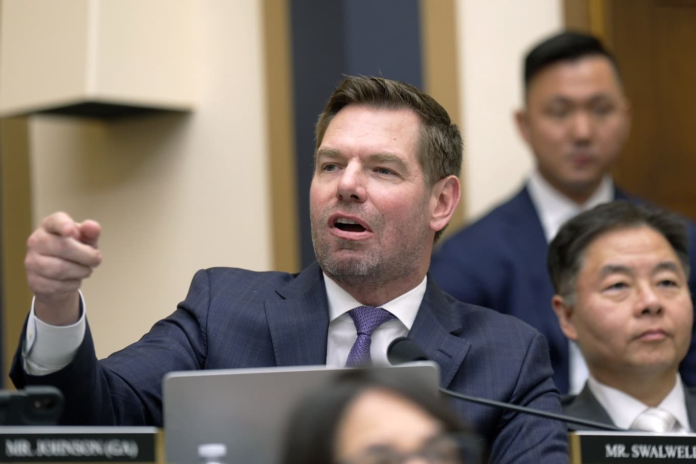 Eric Swalwell, demokratisk ledamot av representanthuset, avgår nu efter anklagelser som han alltjämt bestrider. Foto: Al Drago/Getty Images