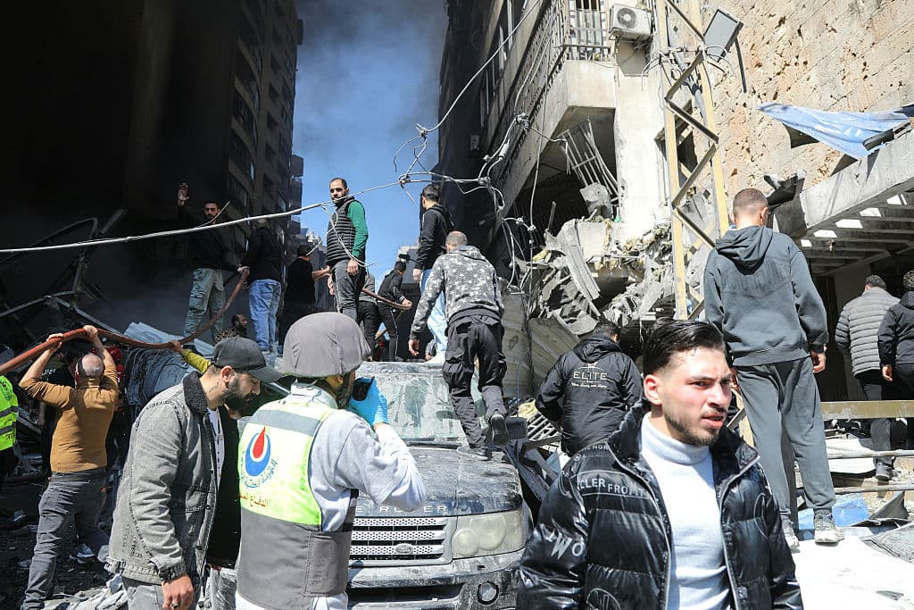 Förödelse efter israeliska attacker i Beirut. Israel går vidare med sina operationer i Libanon, meddelar man. Foto: Ibrahim Amro / AFP via Getty Images