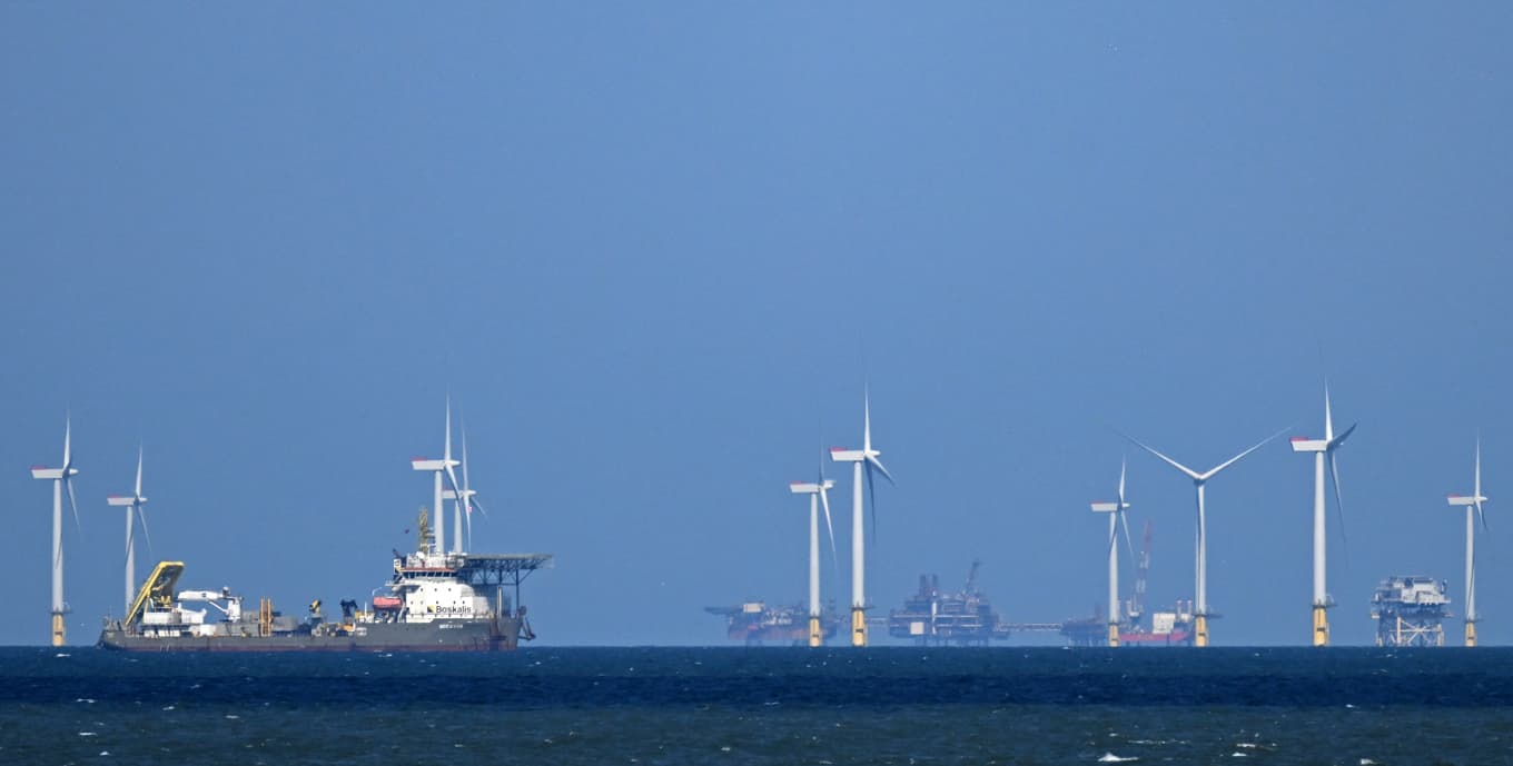 Havsbaserad vindkraft utanför Wales kust. Foto: Paul ELLIS / AFP via Getty Images