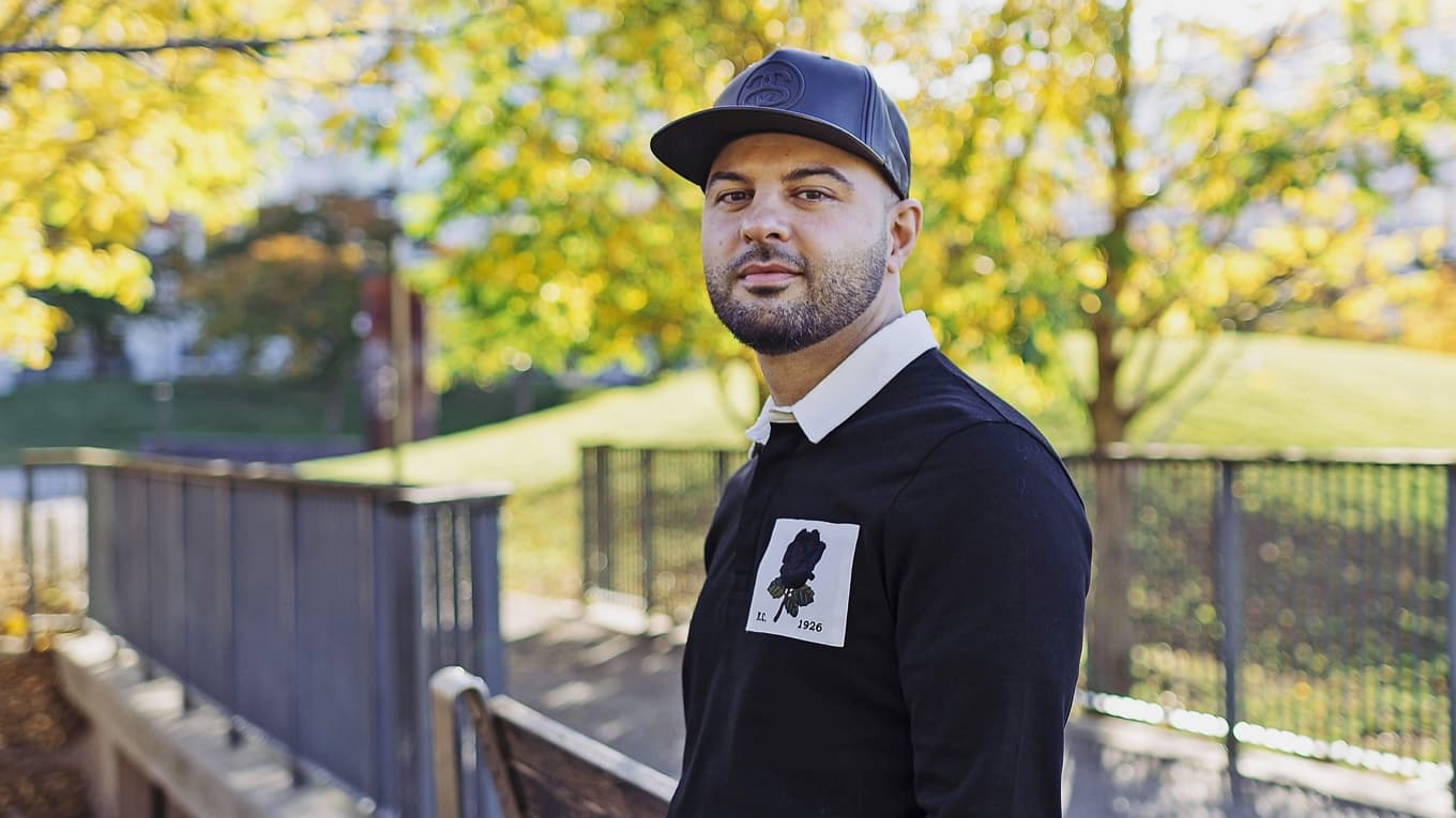 Ordföranden för Män, Shahab Ahmadian, vill stärka män med radikala omsorgssatsningar. Foto: Organisationen Män