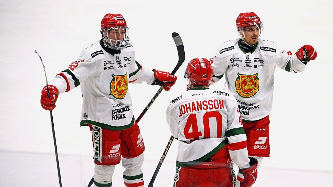 Mora IK fick respass mot Södertälje i åttondelsfinalen, vilket innebar lägre intäkter. Inför nästa säsong ser klubben ekonomiskt fram emot derbymatcherna mot nyligen nedflyttade Leksands IF. Foto: Fredrik Sandberg/TT Nyhetsbyrån