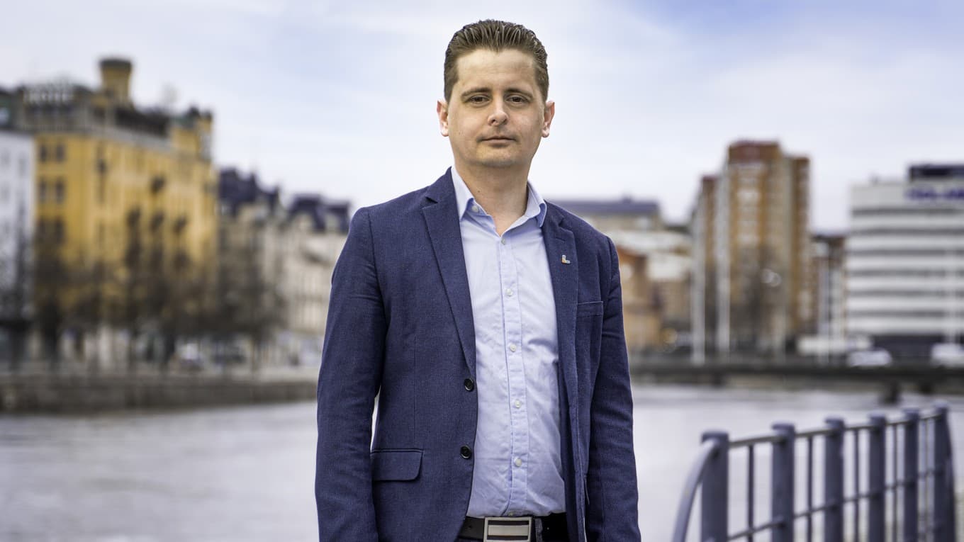 Även i år väntas socialnämnden i Norrköpings kommun gå back. Nämndens ordförande Alex Nejdemo (L) säger att man arbetar systematiskt för att minska underskottet. Foto: Pressbild