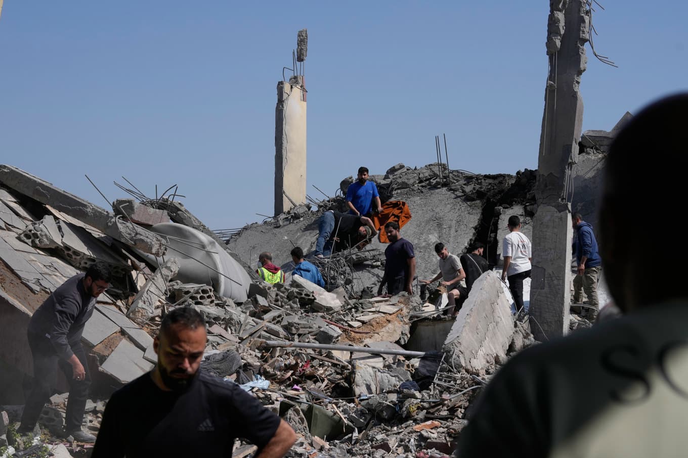 Förstörelse efter en israelisk luftattack mot Libanon. Foto: Mohammed Zaatari/AP/TT