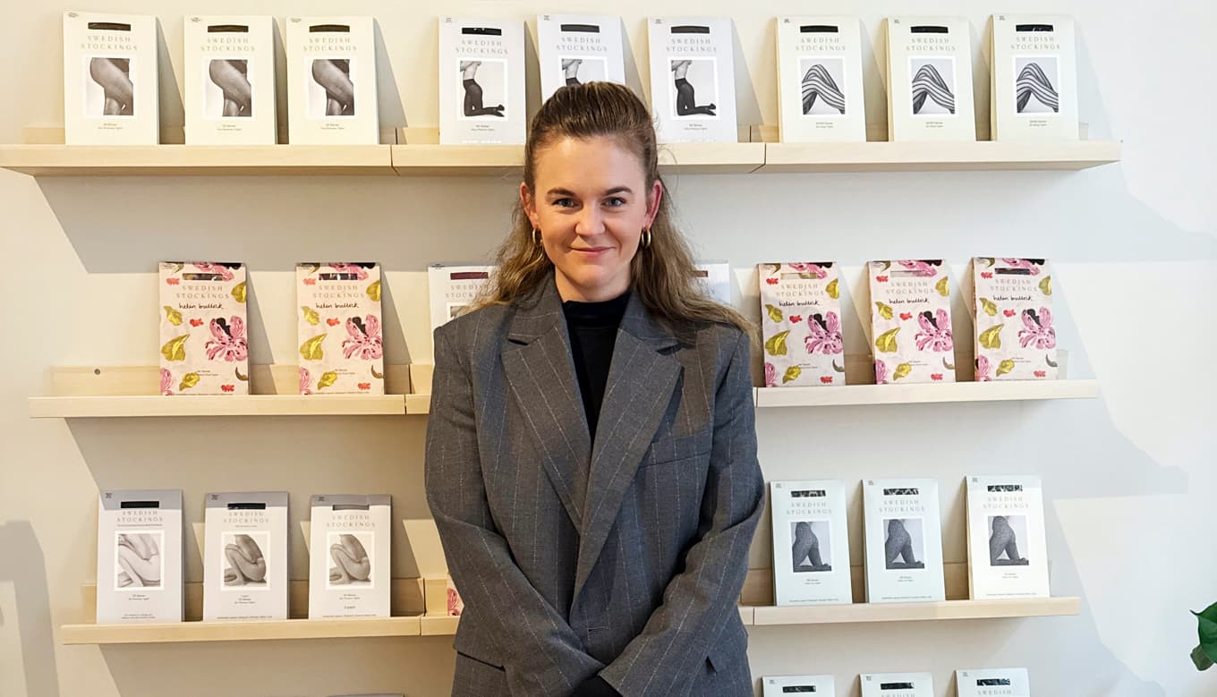 Linn Frisinger på kontoret i Stockholm. Hon har gjort strumpbyxan till en modeaccessoar med fokus på kvalitet, design och hållbarhet.
Foto: Karl Beijbom