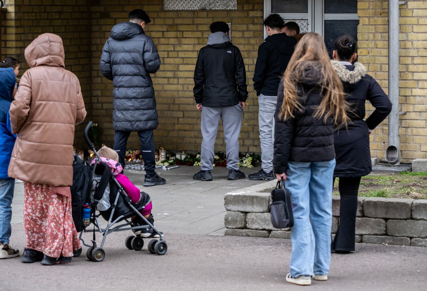 En 15-årig pojke sköts ihjäl i Rosengård i Malmö den 25 mars. En 15-årig flicka misstänks vara mördaren. Hon är även misstänkt för mord på en tonårspojke vid Vårbyparkens fotbollsplan i Stockholm. Arivbild. Foto: Johan Nilsson/TT