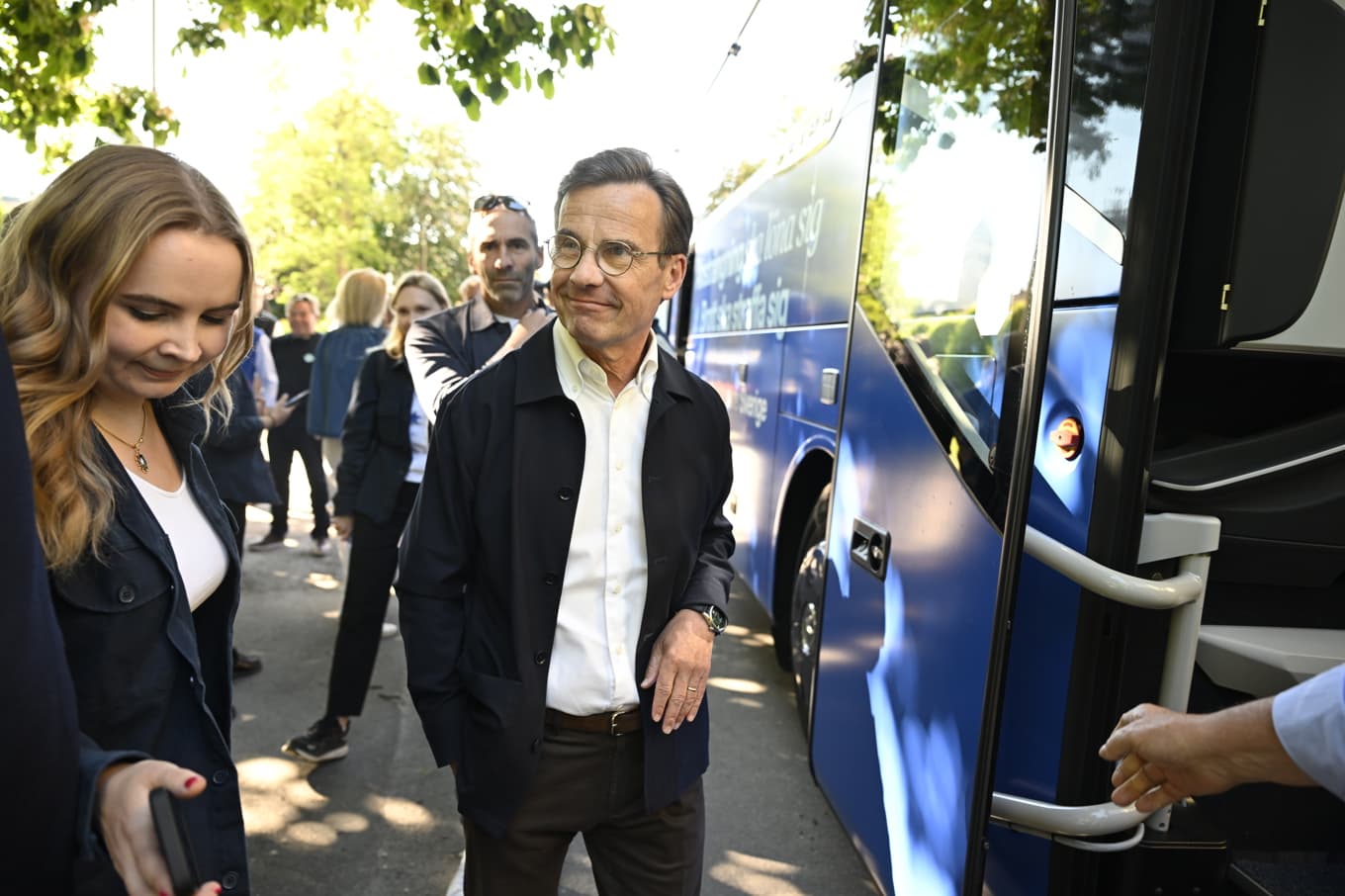 Statsminister Ulf Kristersson (M) anländer till Norrköping med Moderaternas valbuss. Foto: Jessica Gow/TT