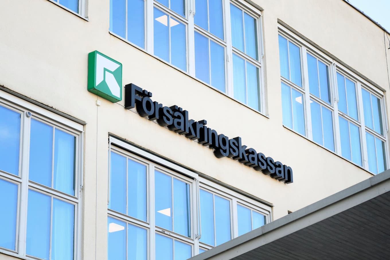 Försäkringskassan kräver att en person betalar tillbaka nästan 1,3 miljoner kronor. Arkivbild. Foto: Jessica Gow/TT