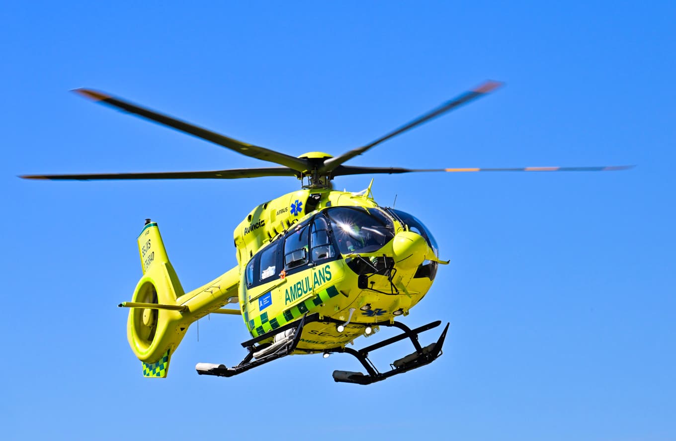 Tre personer fick föras till sjukhus, varav två med ambulanshelikopter. Arkivbild. Foto: Jonas Ekströmer/TT