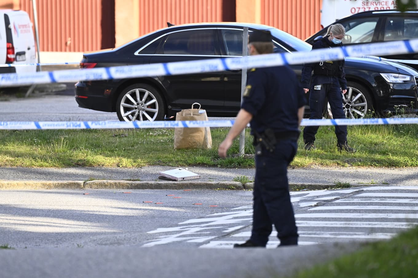 En person har skjutits i centrala Jordbro. Foto: Fredrik Sandberg/TT