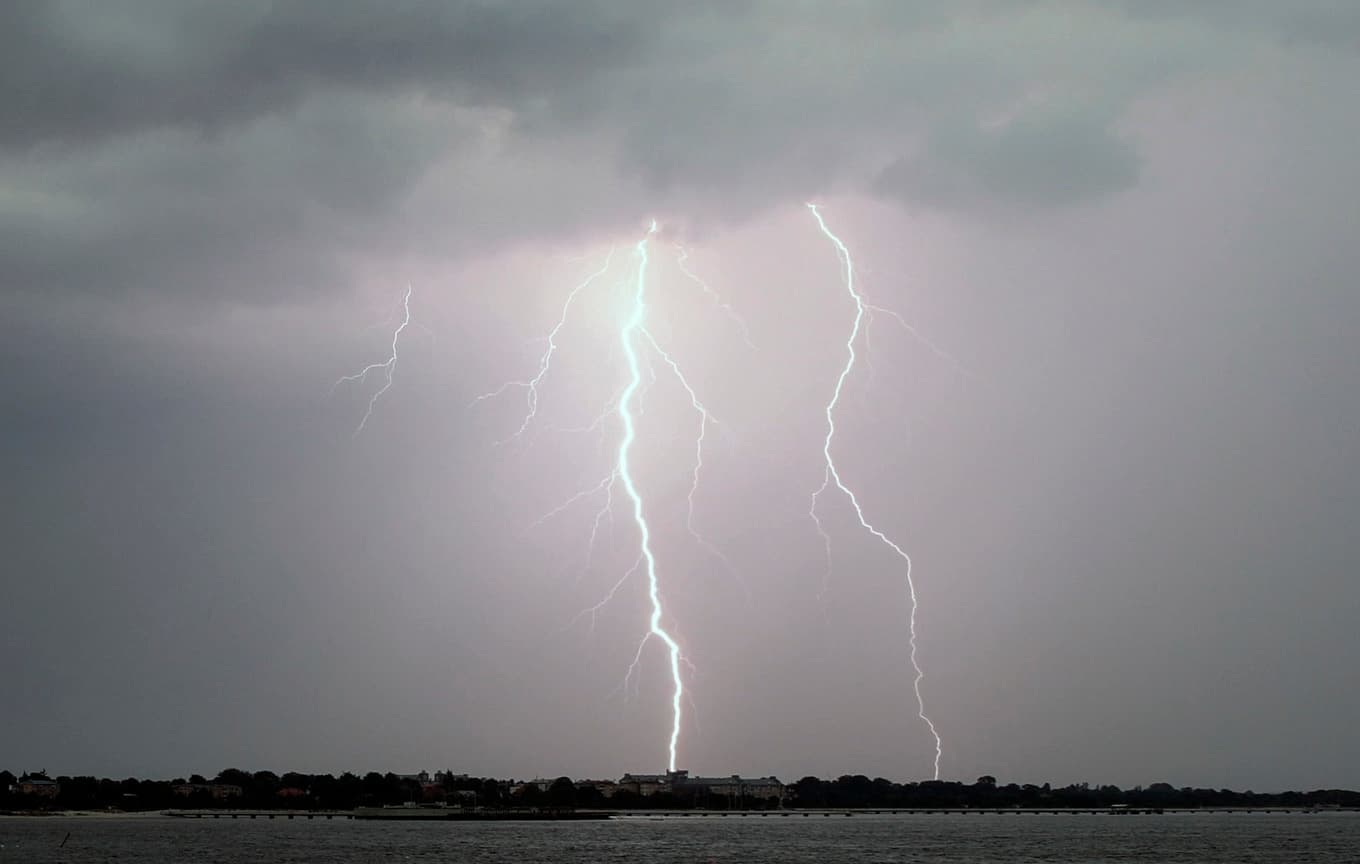 Midsommardagen ser ut att bjuda på åskoväder i stora delar av landet. Arkivbild. Foto: Johan Nilsson/TT