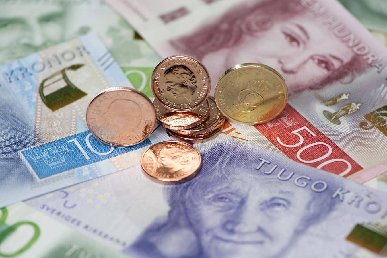 Den svenska kronan fortsätter att försvagas mot den amerikanska dollarn. Arkivbild. Foto: Fredrik Sandberg/TT
