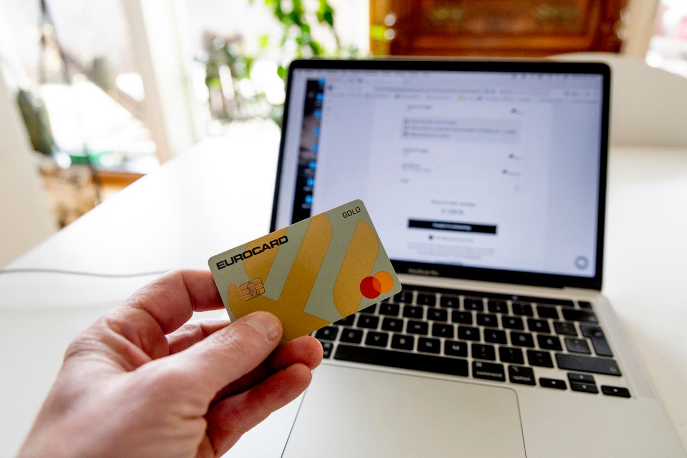 Att kunder får tydlig information om vilka risker ett åtagande innebär, stärker skyddet för konsumenterna, enligt Finansinspektionen. Foto: Adam Ihse/TT